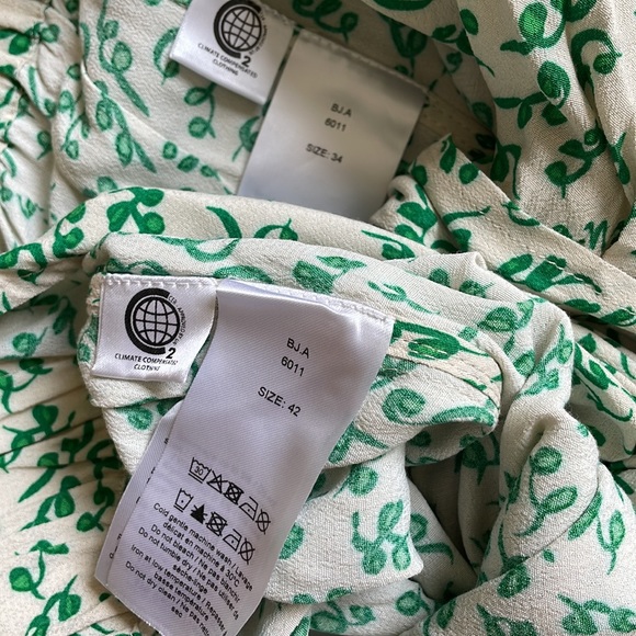 NWT Ganni ditsy floral front tie viscose skirt. Sz 2 - Picture 11 of 15